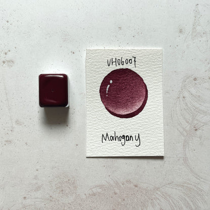 Aquarellfarbe mit Honig Mahagoni Rot